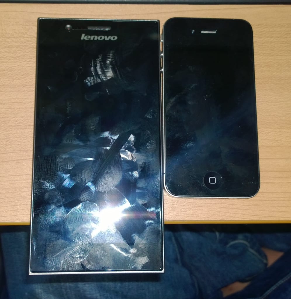 size lenovo K900 vs iPhone4