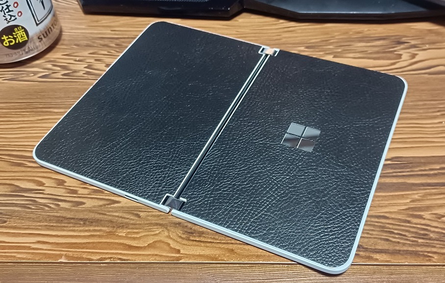 Surface Duo 背面シート貼り付け